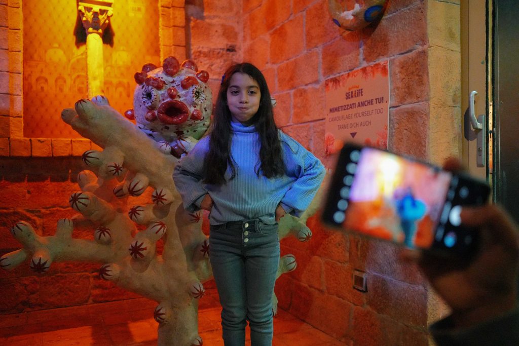 Esplora la nuova area "Gli Illusionisti del Mare" a Gardaland SEA LIFE Aquarium: scopri il mimetismo delle creature marine, un'esperienza educativa e divertente.