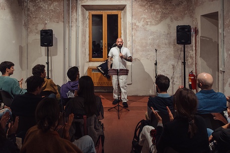 Cascina-Cuccagna_mercoledi_spettacolare_Stand-up-Comedy_ph-Luca-Meola_04-low